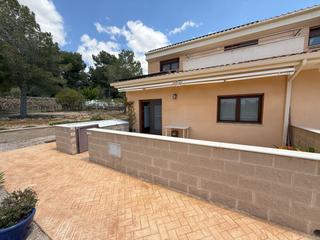 Casa aparellada a Santa Oliva. A dos minutos del pueblo de santa oliva a pie