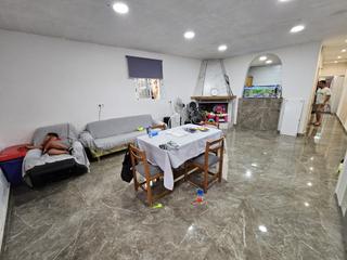 Casa aparellada a San Crispín-Huerta Nueva-Estación. Casa adosada en planta baja reformada zona avda. de sax