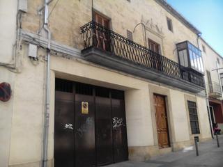 Casa aparellada a Úbeda. En el mismo centro de úbeda. cerca de la plaza de toros