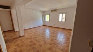 Pis a Las Américas. Piso en urb. privada proximo al a parque universo.