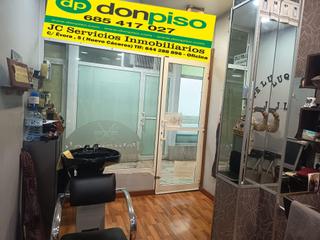 Affitto Locale commerciale in Centro. Peluqueria en traspaso, en pleno funcionamiento.