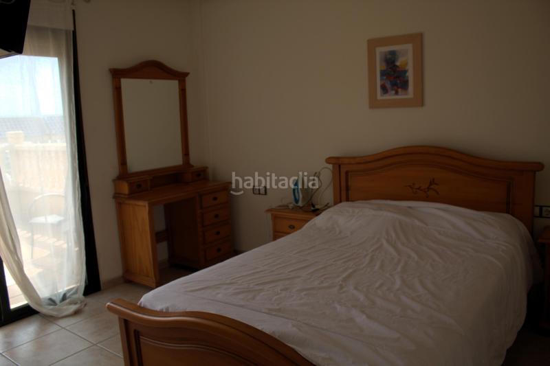 Foto 4992fc1a-8dea-401a-8301-a532cc16c64e. Chalet avec piscine dans Los Almendros Orihuela