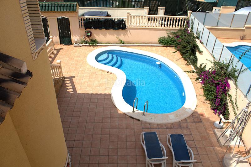 Foto b8434d99-d77a-4486-bacf-02a2e90ab29d. Chalet avec piscine dans Los Almendros Orihuela