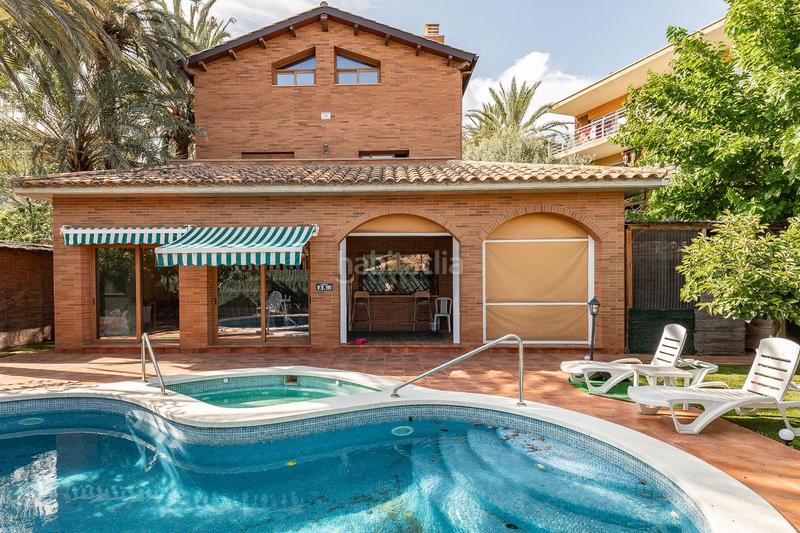 Foto 0e3e50d3-7ffc-4a38-8dfd-70d71d711971. Chalet urbanización Bellamar, muy próxima a la playa en Castelldefels