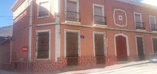 Casa pareada en Hellín. Entre mercado de abastos y 4 caminos