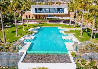 Casa aparellada a Casablanca - La Viñuela. Urbanización de casas pareadas, con piscina y  gimnasio