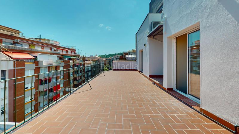 Foto e4eb7170-58bd-4080-934c-676ceebf1e2a. Ático próximo a avenida mistral en Sant Antoni Barcelona