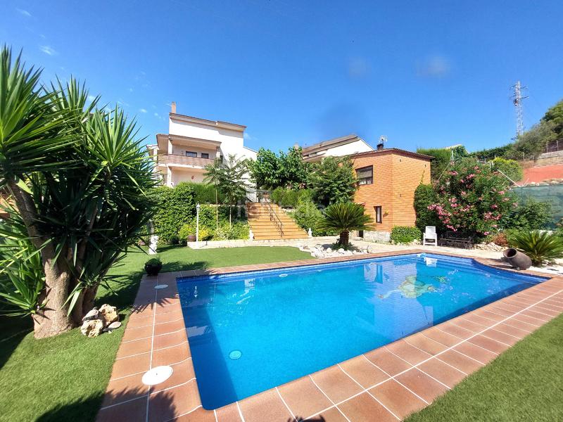 Foto 15f0b4f7-3d5e-4d52-9586-5da584219147. Chalet con riscaldamento parcheggio piscina in Abrera