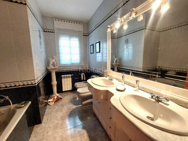 Foto 18db3321-9c7d-45d4-86f6-feb2f7d59350. Chalet urb. can villalba. en Abrera