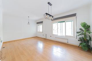 Etagenwohnung in L´Antiga Esquerra de l´Eixample. Avda. roma  casanova