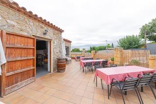 Business premise in Sarrià. Can caralleu, delante club deportivo