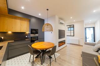 Etagenwohnung in Poblenou. Amistat  rambla del poblenou