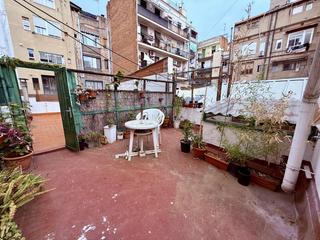 Xalet a El Camp de l´Arpa del Clot. Junto a metro encants y clot