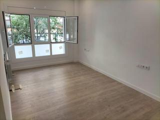 Pis a Sants-Badal. Av. madrid  emerita augusta