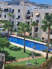 Apartament a Centro. Junto a  casa roja  de salobreña en urbanización oasis.