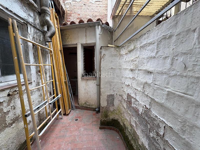 Foto 1c1585f1-f92d-4ad9-98a7-504856e27e48. Casa pareada casa tipo inglesa a un paso de la misma rambla en Sabadell
