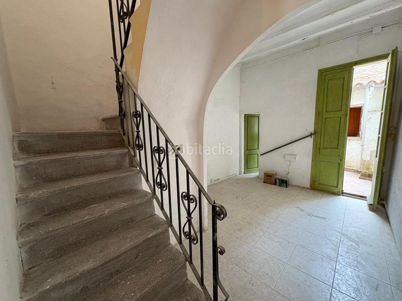 Foto b00cbf6a-e674-4d44-a9bb-4cbd4cd20957. Casa pareada casa tipo inglesa a un paso de la misma rambla en Sabadell
