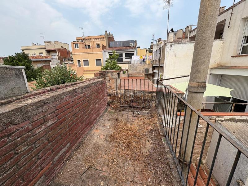 Foto c1d713c4-5faf-47ea-89dd-a2126aae55ea. Casa pareada casa tipo inglesa a un paso de la misma rambla en Sabadell