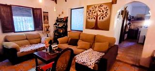 Chalet à Granja de Rocamora. Lugar tranquilo con fácil acceso a la autovía