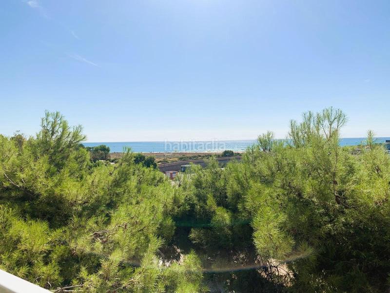 Foto 5c3d95d1-16f0-465a-b99a-b71ffe01ac9c. Piso primera línea de mar en Barri de Mar Vilanova i la Geltrú