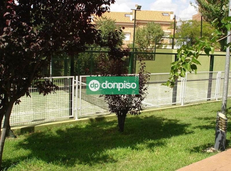 Foto 9a87f962-64b9-4cc9-a714-eda4e2973dce. Lloguer casa aparellada amb calefacció aparcament piscina a Cáceres