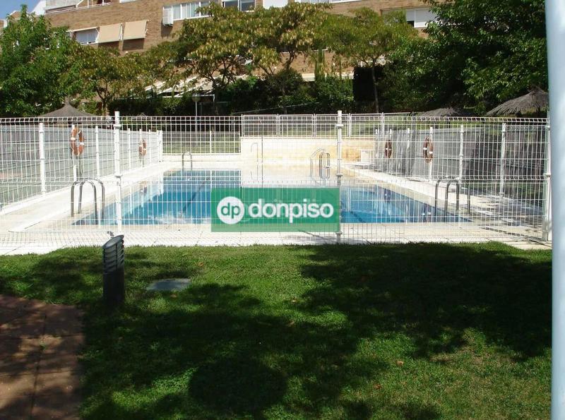 Foto 8e6ef2ec-ff4a-42a1-bbea-84198f2d332e. Location maison jumelée avec chauffage parking piscine dans Cáceres