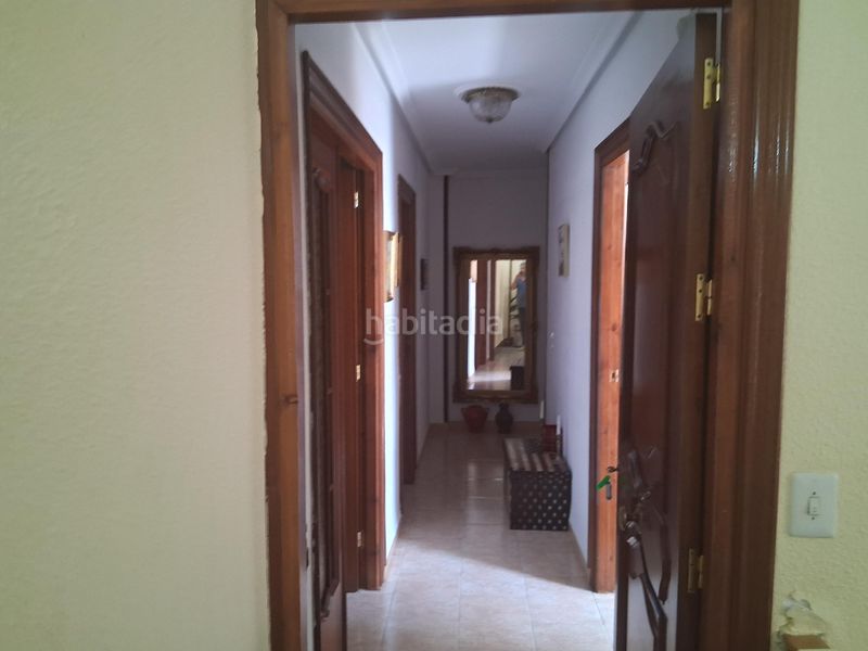 Foto 8467ab00-771b-467b-9172-9499a837b521. Casa aparellada amb aparcament a Baeza