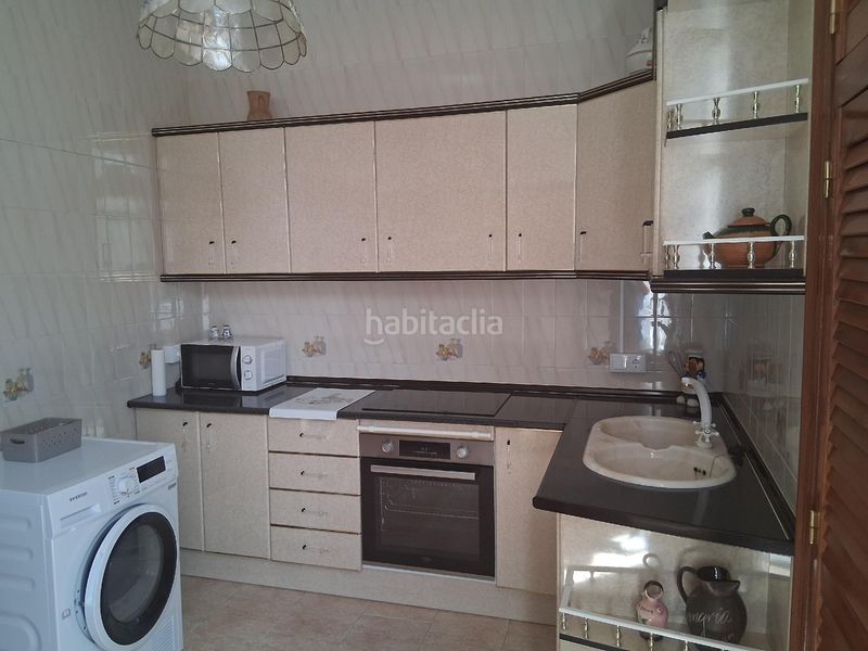 Foto 892d364b-9a36-4115-b6a9-31a2d1e9de8f. Casa aparellada amb aparcament a Baeza