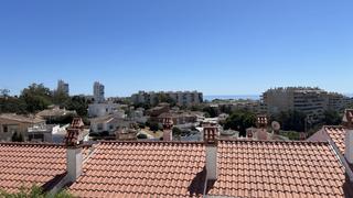 Casa aparellada a Arroyo de la Miel. A 4 min. andando a la estación de tren y  comercios