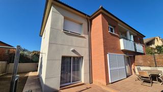 Casa aparellada a Piera. Piera, casco urbano