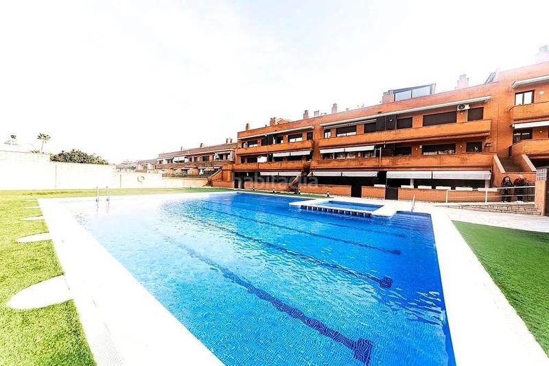 Foto 750cddd6-c3ae-4c02-b266-595df5833686. Dúplex amb calefacció aparcament piscina a Santa Maria-l´Eixample-Sud Sumella Cubelles