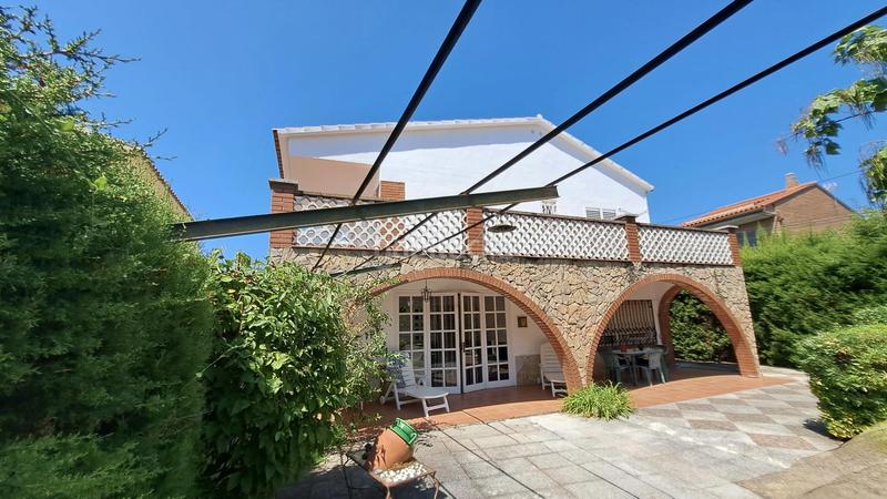 Foto 99d00997-9574-4176-94e3-9eff440c5d38. Chalet con riscaldamento parcheggio piscina in Pinemar Pineda de Mar