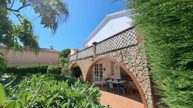 Foto f5a0db70-6f2e-45ed-94fa-e1eb6f9c697d. Chalet con riscaldamento parcheggio piscina in Pinemar Pineda de Mar