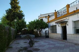 Casa aparellada a Alcalá del Río. Casa grande en travesía principal de alcalá del río
