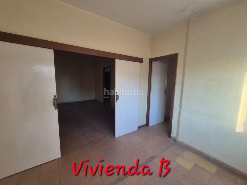 Foto 89a800e5-922f-403a-9318-87612c7dbbe0. Casa pareada casa adosada local y vivienda zona aytoderrocat en Petrer