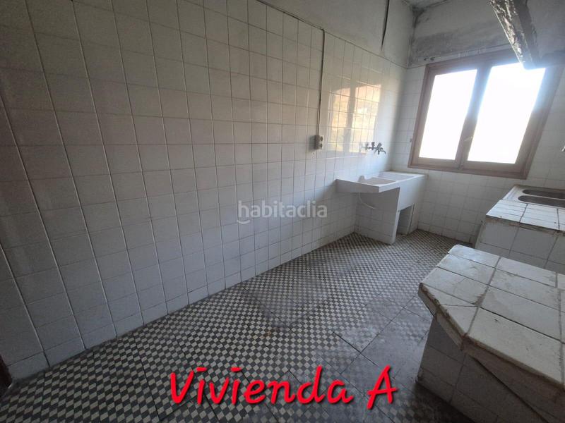Foto 9a228191-8b47-4bdb-a77c-6e5db15736bd. Casa pareada casa adosada local y vivienda zona aytoderrocat en Petrer