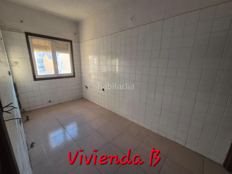 Foto dc1543de-77a2-434f-b895-7084b7ba0494. Casa pareada casa adosada local y vivienda zona aytoderrocat en Petrer