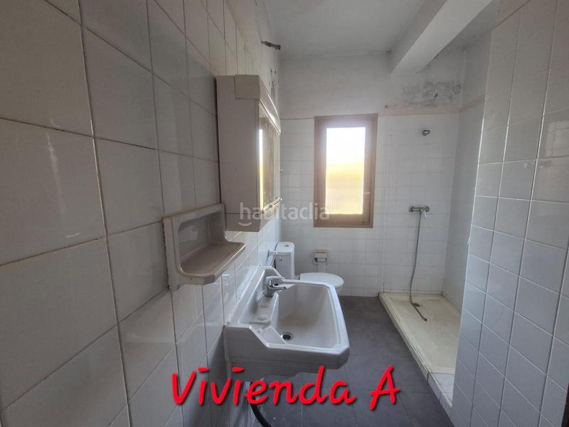 Foto e7ed4bde-a4ec-4697-b136-5753b90cdd43. Casa pareada casa adosada local y vivienda zona aytoderrocat en Petrer