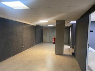 Location Local commercial à Sevilla la Nueva. Local en dos plantas, sótano de 100 m2 y 50 m2 planta