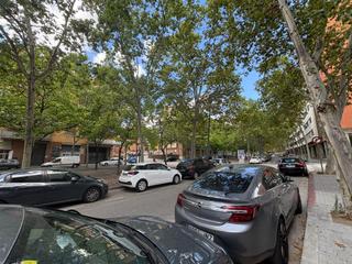 Autoparkplatz in Serra d'en Camaró. Junto parc catalunya