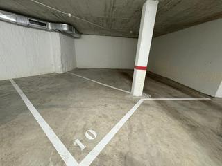 Autoparkplatz in Serra d'en Camaró. Junto parc catalunya