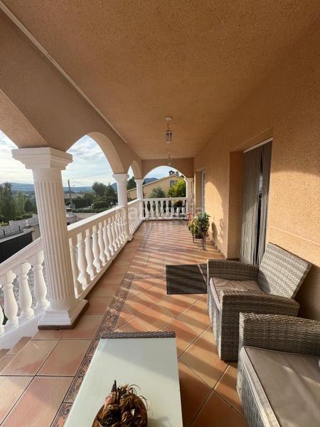 Foto 28faf42e-ebb7-432d-b39b-42763721e716. Chalet con riscaldamento parcheggio piscina in Piera