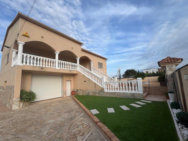 Foto 5680ce8a-aecf-4649-86e2-30d0c0b7da03. Chalet con riscaldamento parcheggio piscina in Piera