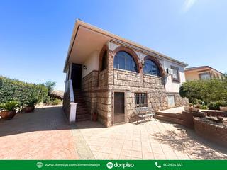Casa aparellada a Almendralejo. Chalet en la mejor calle de san marcos
