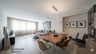 Planta baixa a Poble - Casc Antic. Junto a  escola emili carlestolrà