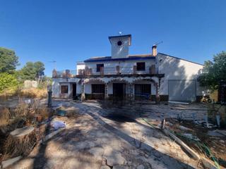 Chalet in Riópar. Parcela a 5 minutos de albacete