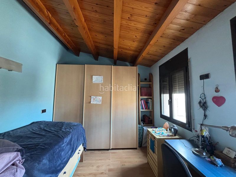 Foto 5a550401-1528-445e-b91e-4e3f47845bfc. Casa aparellada amb calefacció aparcament a Centre Sabadell