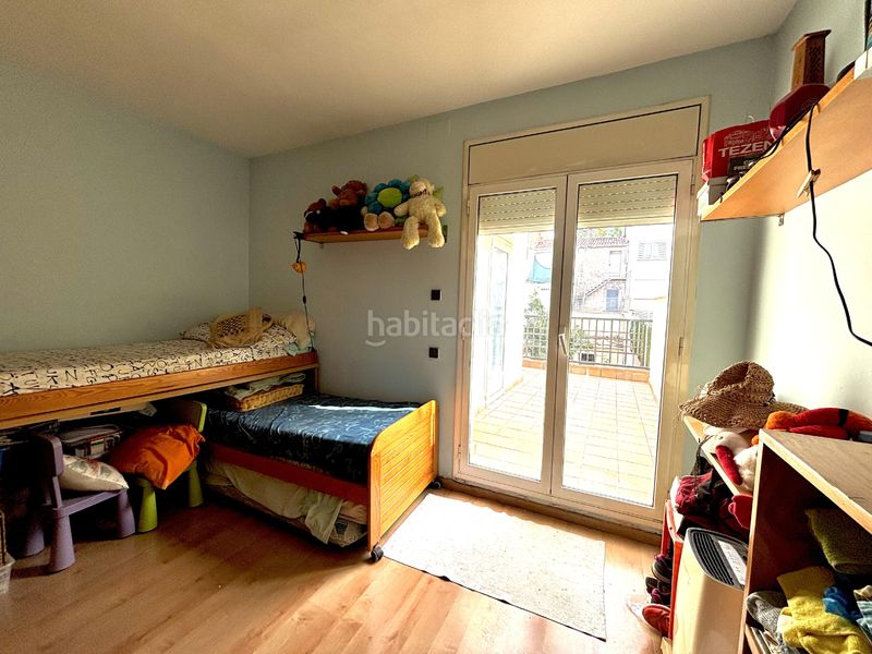 Foto ca60f6f8-d704-47f6-ab24-f5154d07a176. Casa aparellada amb calefacció aparcament a Centre Sabadell
