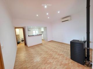 Chalet à Poblets (els). En la entrada de els poblets.