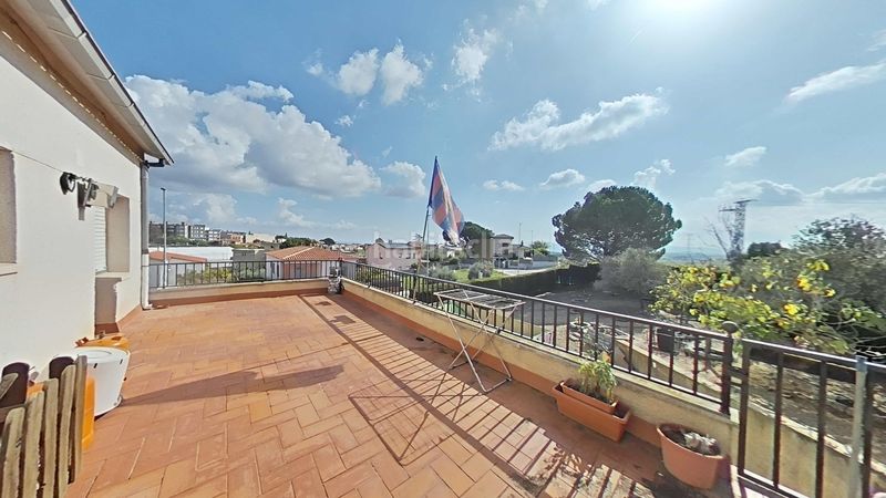 Foto bc35bcab-a890-448c-999c-4b415fcd2e3f. Xalet amb aparcament a Piera